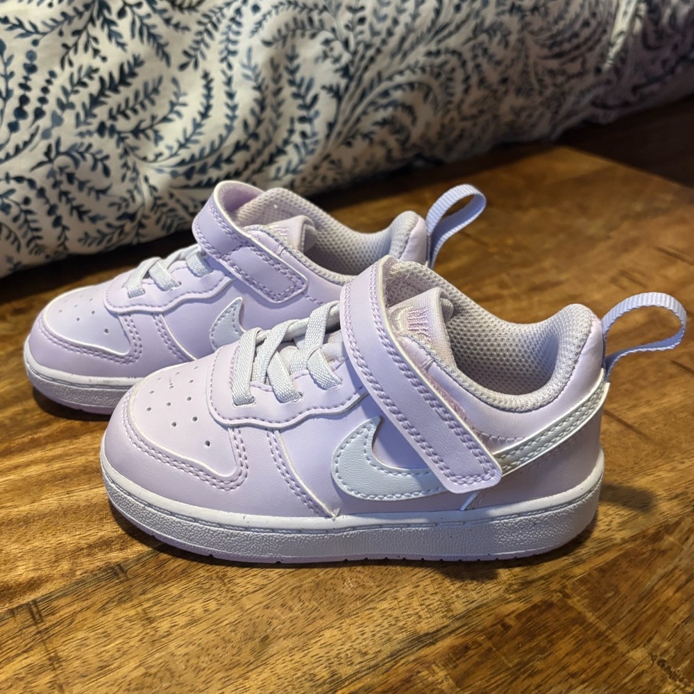 Nike Lavender Sneakers, Girls, Toddler 7c. (Never worn)